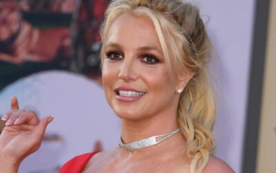 Toxic, Baby One More Time ja monia muita hittikappaleita Britney Spears myi oikeudet koko musiikkikatalogiinsa.